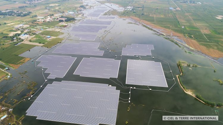 Хятадад дэлхийн хамгийн том "хөвдөг" нарны цахилгаан станц ашиглалтанд орлоо
