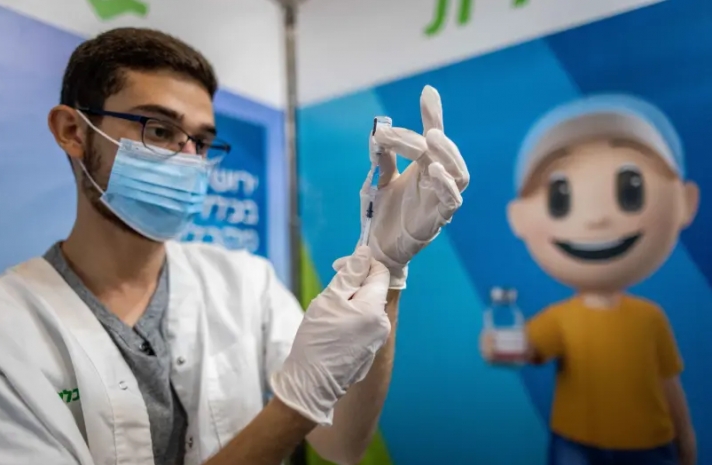 Израилд 5-11 насны хүүхдүүдийг вакцинд хамруулахыг зөвшөөрчээ