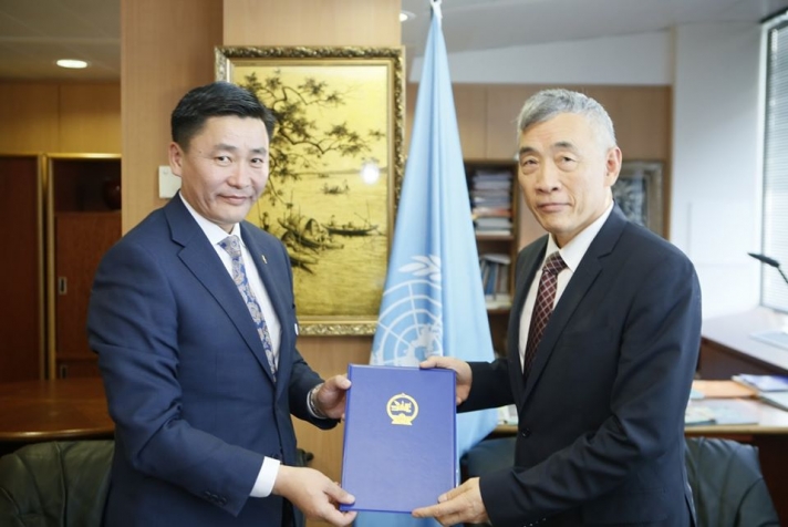 Монгол Улсын Ерөнхийлөгчийн захидлыг ЮНЕСКО-д гардуулан өгөв