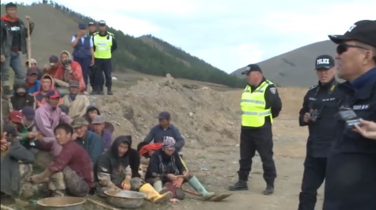 Монголын төр газар нутгаа хууль бус лиценз эзэмшигчдээс болон шуналт "нинжа" нараас хамгаалах ажиллагааг эхлүүллээ