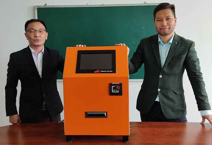Монгол залуус амны хаалтны автомат машин зохион бүтээжээ