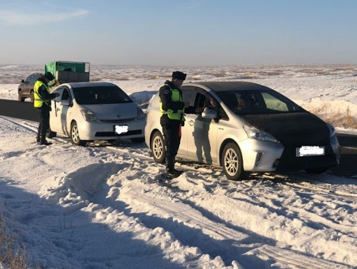 Хулгайн замаар хүн тээвэрлэсэн 25 жолоочийн машиныг хураажээ