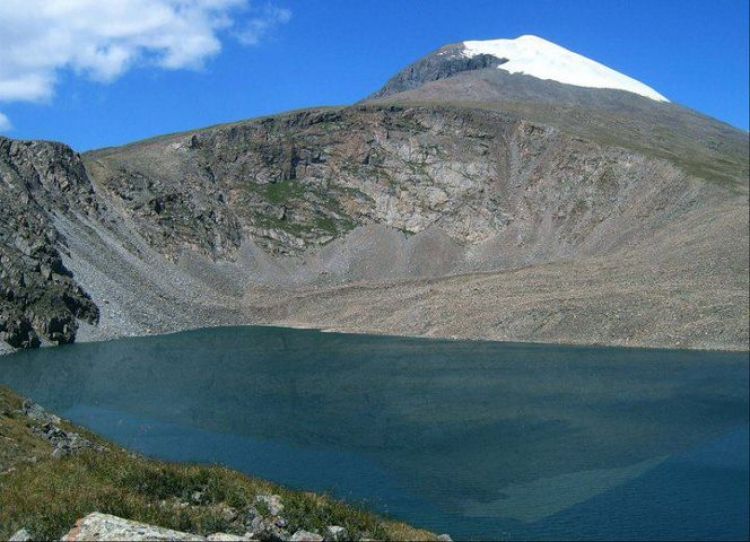 Бадархундага нуураас алт мөнгө хулгайлсан этгээдүүд баривчлагджээ