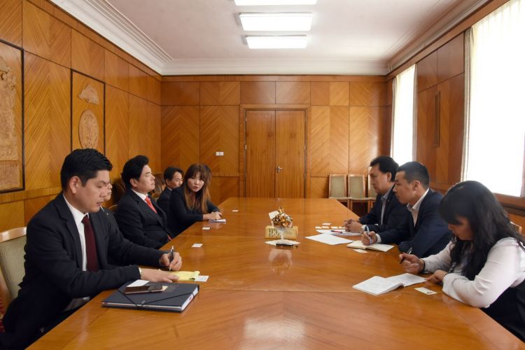 УИХ-ын гишүүн Б.Батзориг Бүгд Найрамдах Солонгос Улсын Үндэсний Ассамблейн гишүүн Вон Юү Чоль тэргүүтэй төлөөлөгчдийг хүлээн авч уулзав