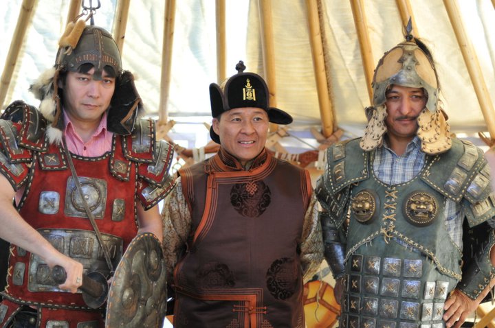 Дэлхий даяар “цацагдсан” монгол угсаатнууд
