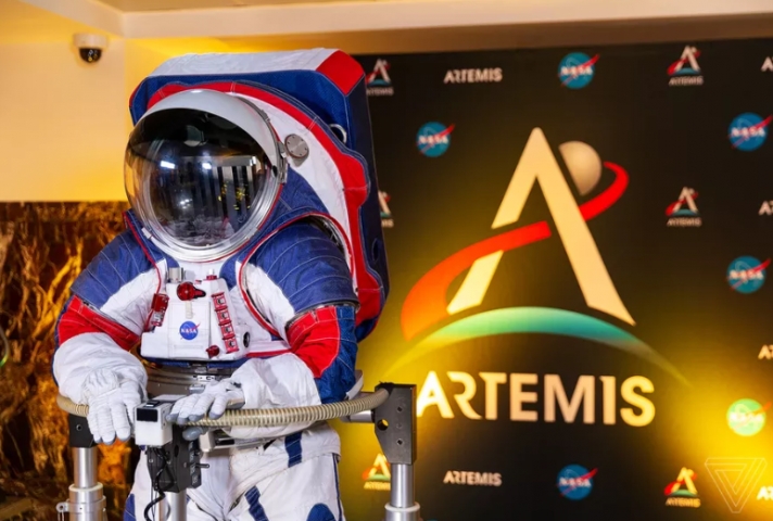 “NASA” сансрын нисгэгчдийн шинэ өмсгөлийг танилцуулжээ