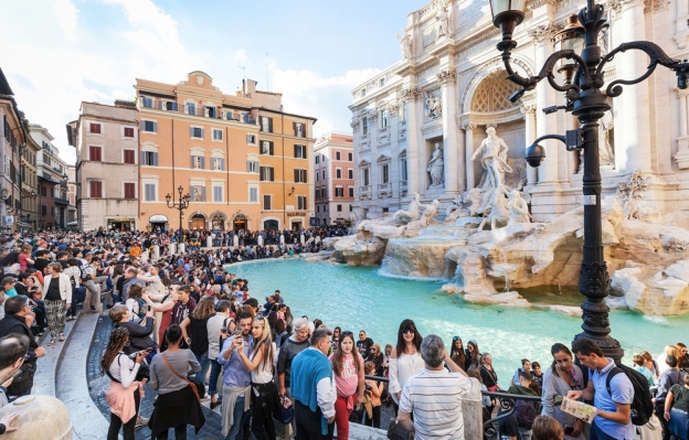 Итали улс Европын жуулчдыг хүлээн авч эхэллээ