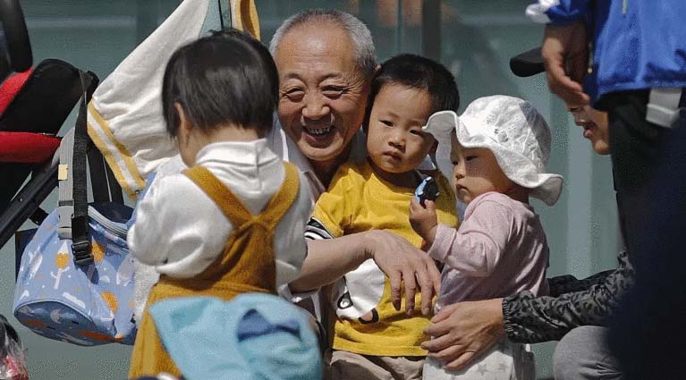 Хятад улс нэг өрх гурван хүүхэдтэй байхыг зөвшөөрчээ