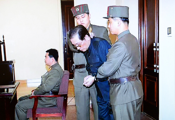 Хойд Солонгост үр дүн муутай ажилсан албан тушаалтныг цаазалжээ