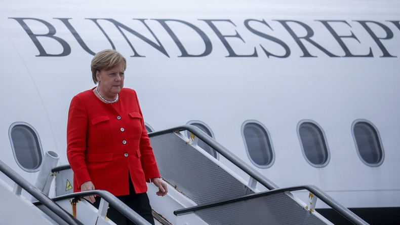 Ангела Меркелийг "Их 20"-ийн уулзалт руу хүргэж явсан онгоц ослын буулт хийжээ