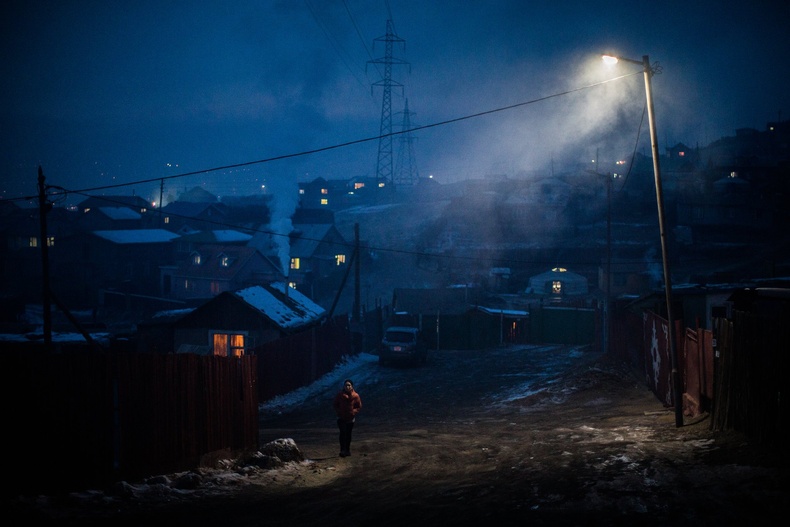 “Дэлхийн хамгийн хүйтэн хот”-д нүүрс түлэн амьдарч буй хүмүүс