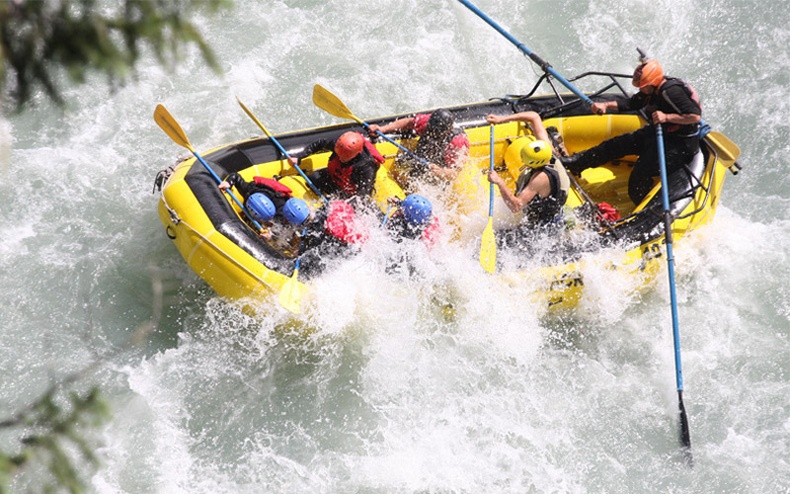 Ширүүн голоор хөнгөн завьтай аялах /White Water Rafting and Kayaking/