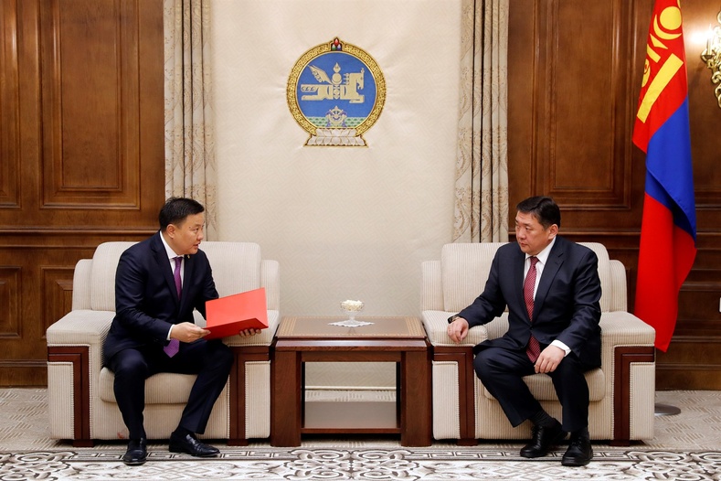 Монгол Улсын Засгийн газраас хууль, тогтоолын төслүүдийг өргөн барилаа