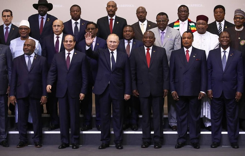 Путин Орос-Африкийн дээд хэмжээний уулзалтад оролцож буй 54 орны удирдагчдыг хүлээн авч уулзлаа