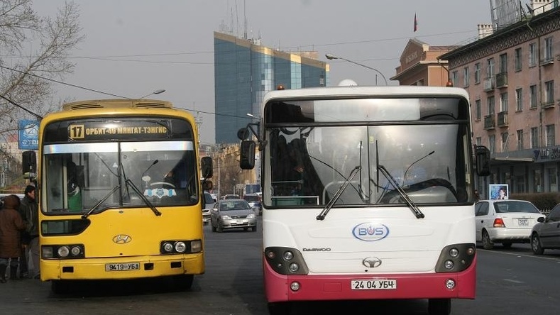 Нийтийн тээврийн үйлчилгээний автобуснуудыг угаалаа