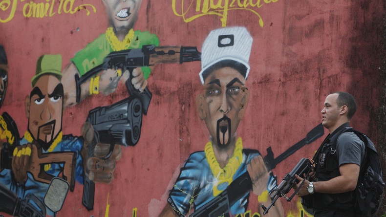 Рио-де-Жанейрогийн гэмт бүлэглэлүүд коронавирусээс сэргийлэхийн тулд хотдоо хөл хорио тогтоож эхэлжээ