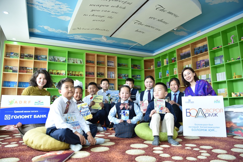 Монголын анхны Иргэний номын сан үүдээ нээлээ