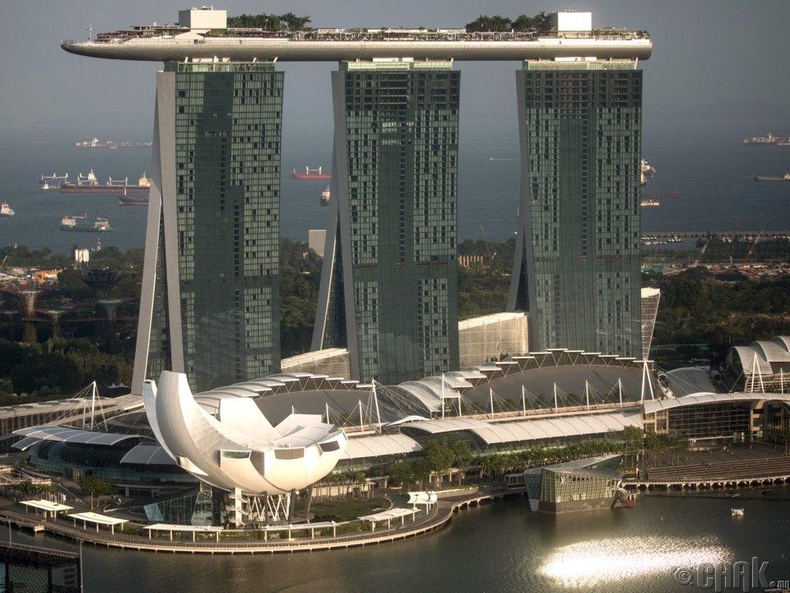 1. Сингапур