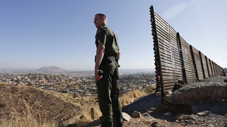 Дональд Трамп: "АНУ, Мексикийн хил дээр баригдаж буй ханын урт 400 км хүрсэн"
