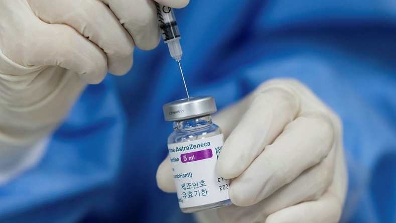 Дани улс "АстраЗенека" вакцины хэрэглээг бүрэн зогсоосон Европын анхны улс боллоо