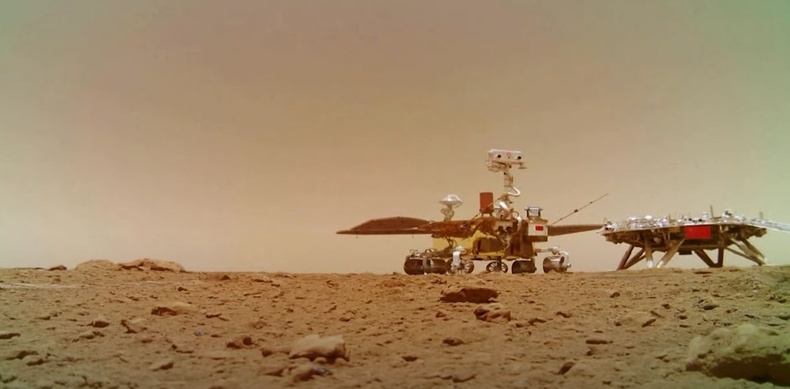 Хятадын робот Ангараг гараг дээр хийсэн бичлэгээ явуулжээ