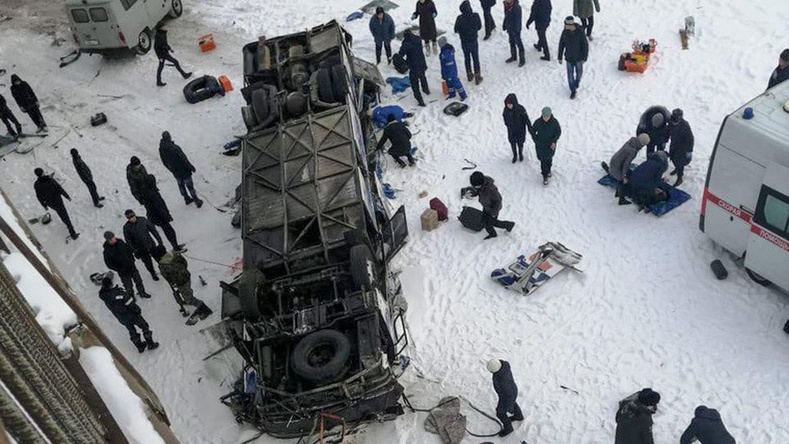 Сибирьт автобусны осол гарч 19 хүн амиа алджээ