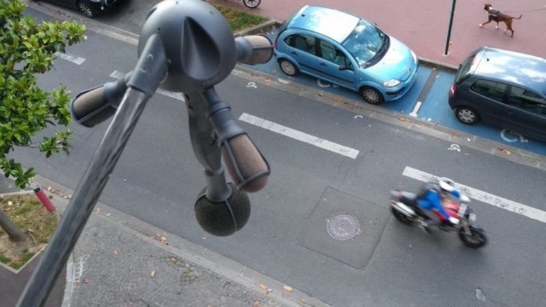 Парис хотод чанга дуутай машин, мотоциклыг илрүүлж, торгох төхөөрөмжийг туршиж байна