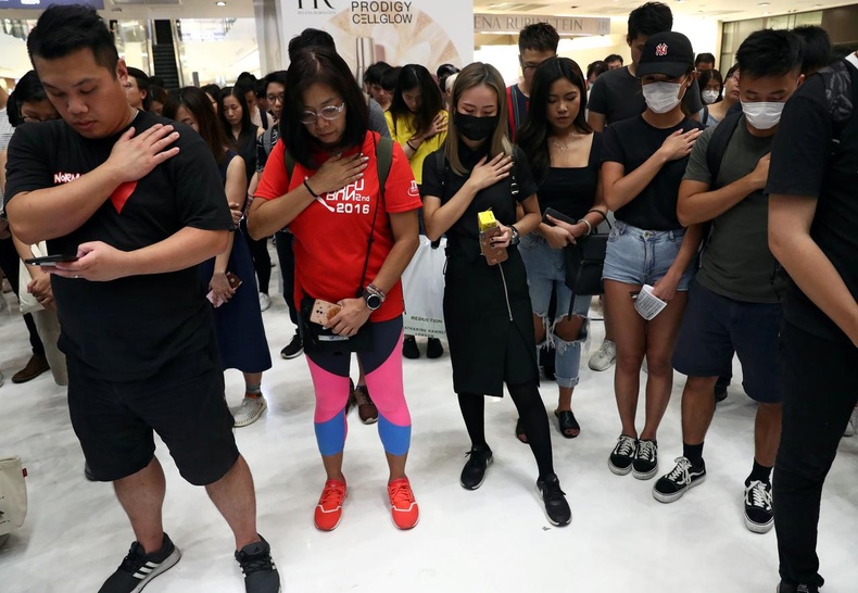 Хонконгийн тэмцэгчид 9-р сарын 11-ний халдлагын дурсгалд зориулан тэмцлээ нэг өдөр өнжлөө