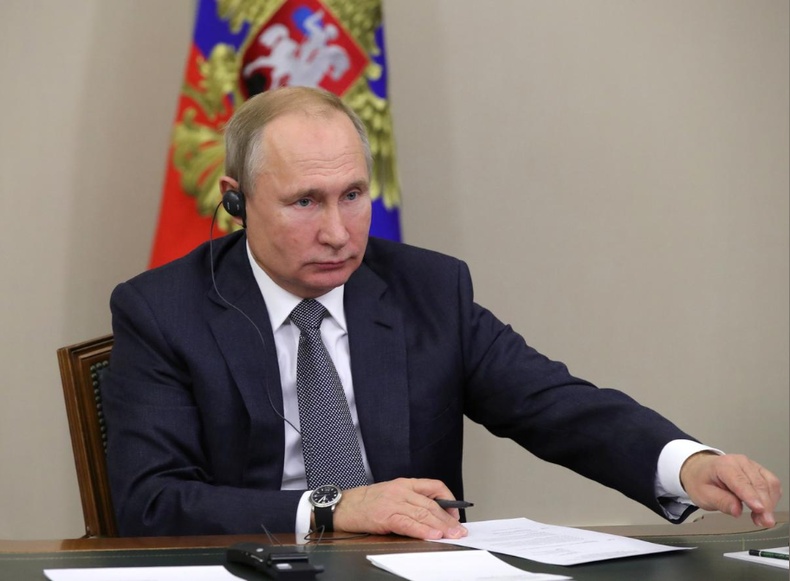 Путин бүх ухаалаг утас, компьютер дээр Оросын аппликэйшн суулгасан байх ёстой гэсэн хууль батлав
