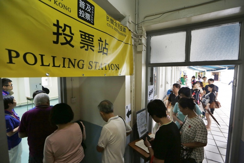 Хонконгт зөвлөлийн сонгууль болж байна