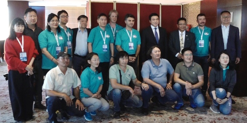 Хотын Захирагч “Өнөөдрийн Монгол-2019” хөтөлбөрт хамрагдсан гадаадын гэрэл зурагчидтай уулзлаа