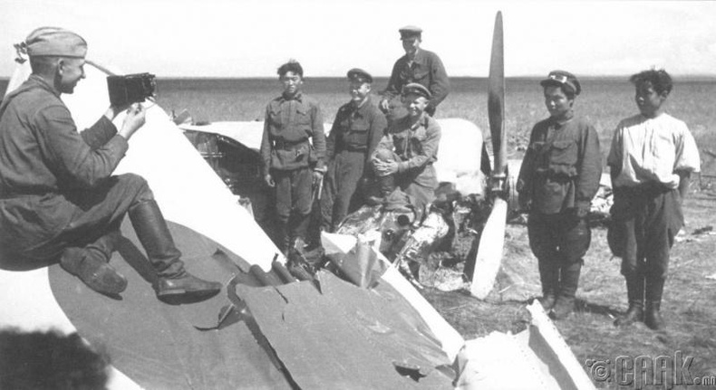 Зөвлөлтийн офицерууд Японы бөмбөгдөгч онгоцны нисэгчдийг олзолсон нь...