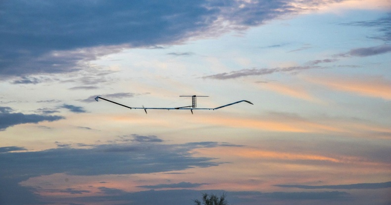 Нарны эрчим хүчээр ажилладаг дрон агаар дээр 25 өдрийн турш тогтов