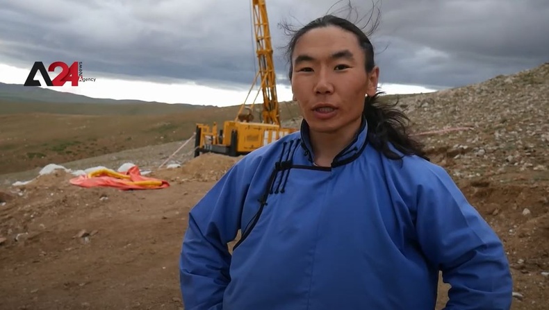 Төв аймгийн Баян-Өнжүүл сумын ард иргэд хууль бусаар лицензээ авсан БНХАУ-ын хөрөнгө оруулалттай уул уурхайн компаниас газар нутгаа хамгаалан тэмцэж байна