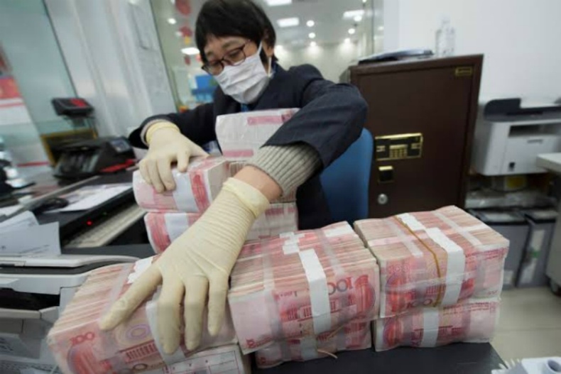 Хятад улс коронавирусийн халдвар тархсан бүс нутгуудад гүйлгээнд орсон бэлэн мөнгийг устгалд оруулна