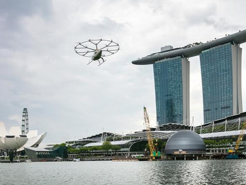 Сингапурт нисдэг таксины туршилтыг хийлээ