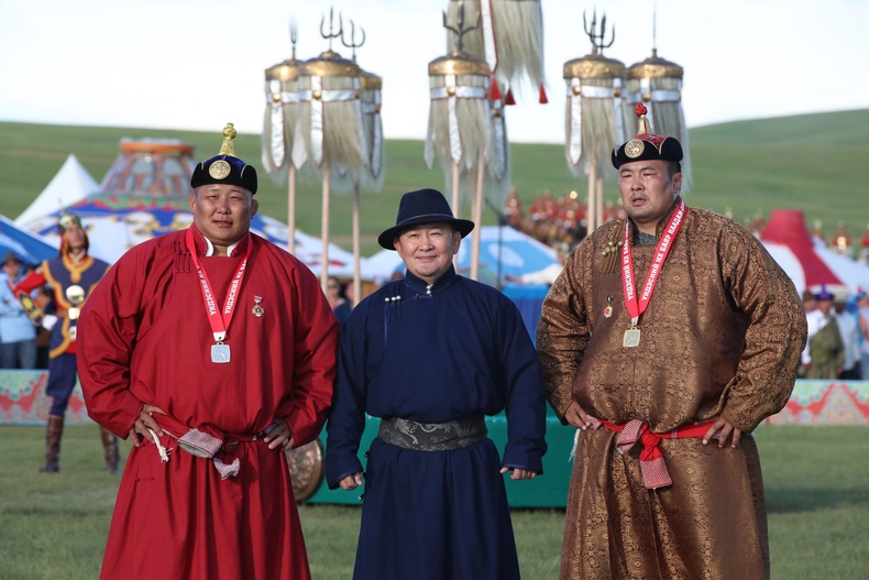 Монгол улсын аварга П.Бүрэнтөгс: Төр, түмнийхээ итгэлийг дааж, монгол бөхийн хийморь лундааг өргөж явна
