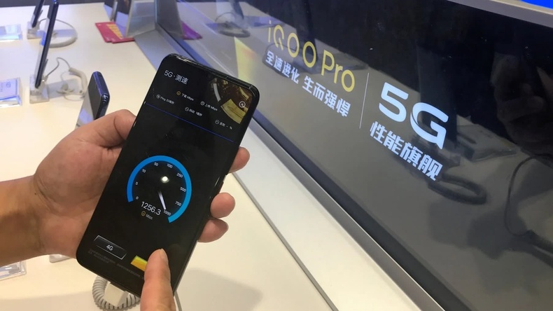 5G сүлжээг дэмждэг ухаалаг утаснууд Хятадад худалдаанд гарч эхэллээ