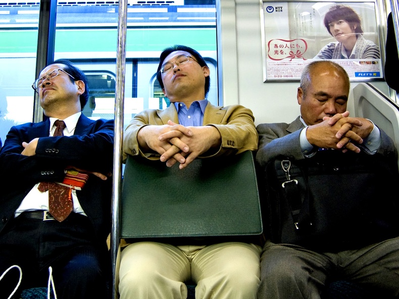 “Инемури” буюу ажил дээрээ унтах Япон соёл